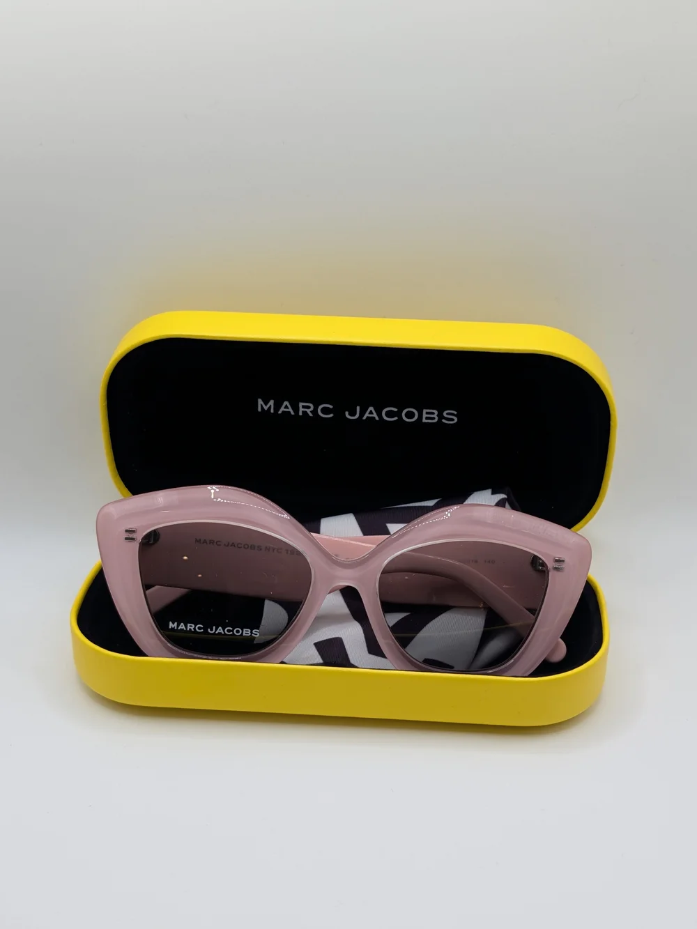 NWT Marc Jacobs Pink Cat Eye The Sunglasses Thick Acetate Frame Case Included